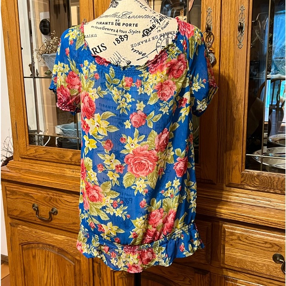 HOLLISTER Flowy, Loose-Fit Sheer Bold Floral 🌺 - Picture 6 of 13